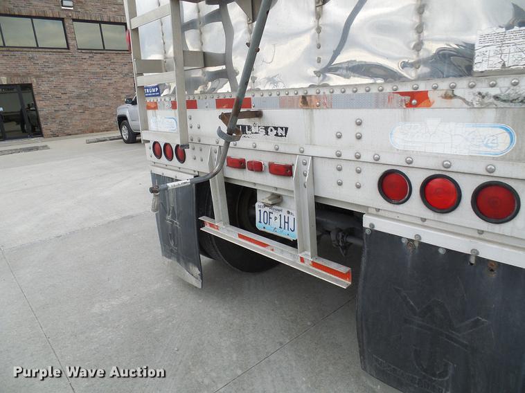 image for item DE5272 1994 Wilson DWH-200 double hopper bottom grain trailer