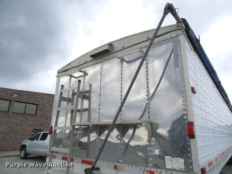 image for item DE5272 1994 Wilson DWH-200 double hopper bottom grain trailer