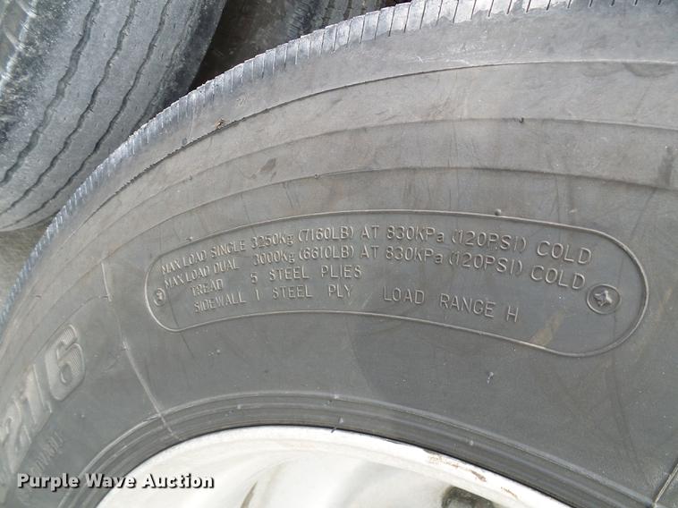 image for item DE5272 1994 Wilson DWH-200 double hopper bottom grain trailer