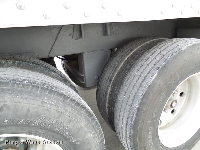 image for item DE5272 1994 Wilson DWH-200 double hopper bottom grain trailer