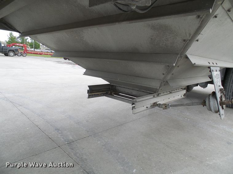 image for item DE5272 1994 Wilson DWH-200 double hopper bottom grain trailer