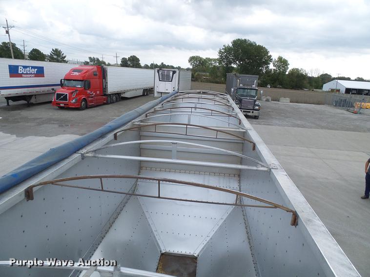 image for item DE5272 1994 Wilson DWH-200 double hopper bottom grain trailer