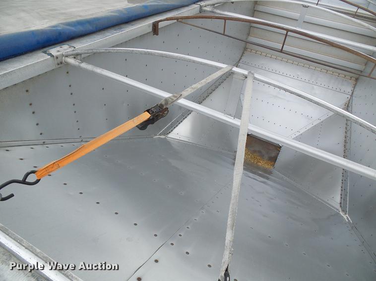 image for item DE5272 1994 Wilson DWH-200 double hopper bottom grain trailer