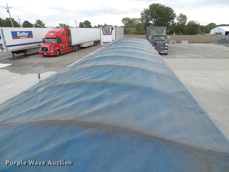 image for item DE5272 1994 Wilson DWH-200 double hopper bottom grain trailer