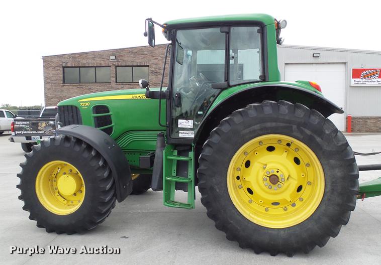 image for item DE5274 2010 John Deere 7230 Premium MFWD tractor