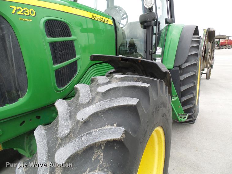 image for item DE5274 2010 John Deere 7230 Premium MFWD tractor