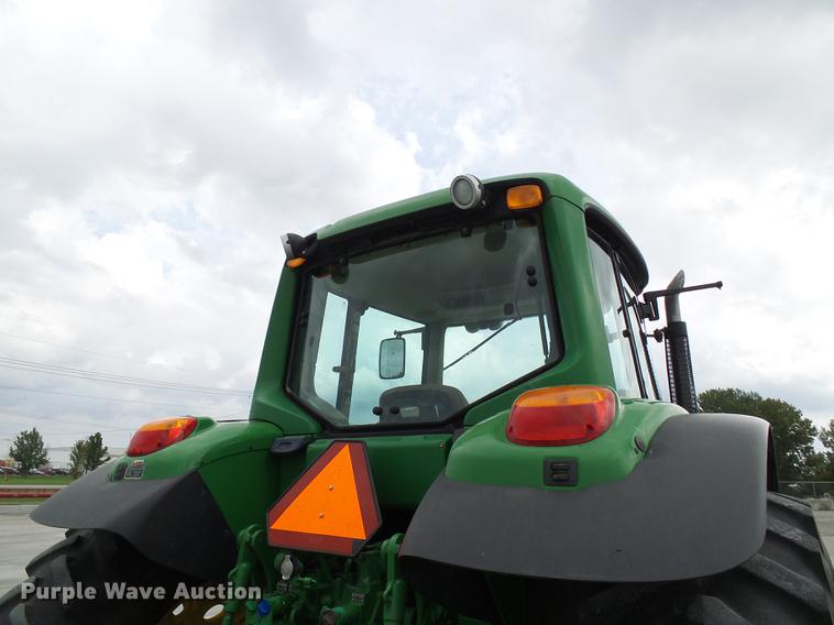 image for item DE5274 2010 John Deere 7230 Premium MFWD tractor