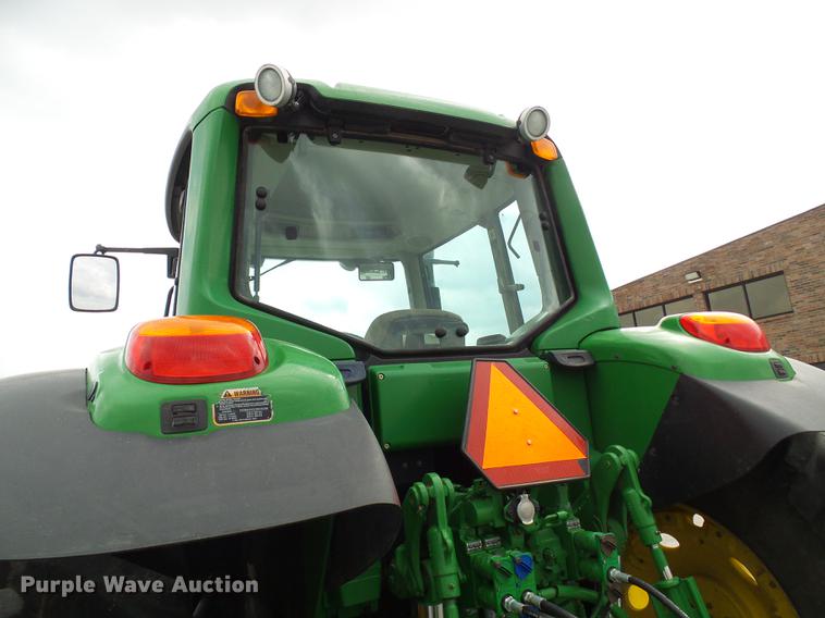 image for item DE5274 2010 John Deere 7230 Premium MFWD tractor