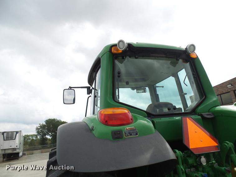 image for item DE5274 2010 John Deere 7230 Premium MFWD tractor