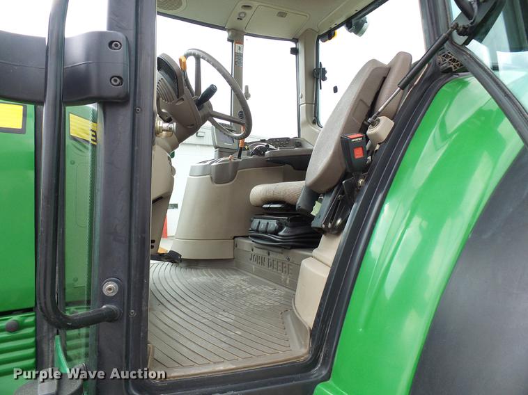 image for item DE5274 2010 John Deere 7230 Premium MFWD tractor