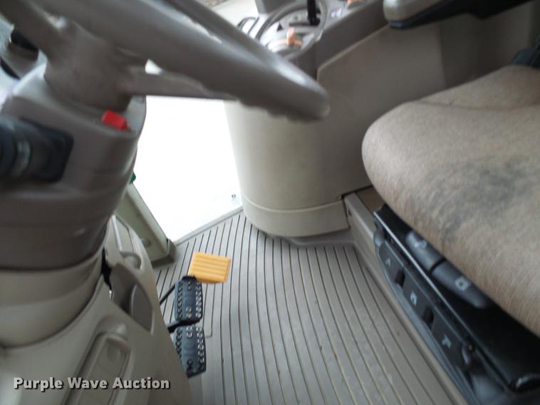 image for item DE5274 2010 John Deere 7230 Premium MFWD tractor