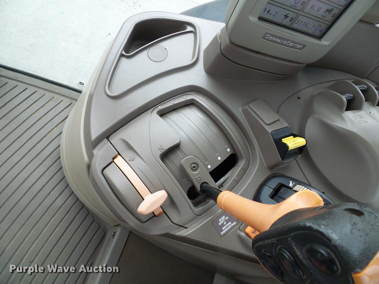 image for item DE5274 2010 John Deere 7230 Premium MFWD tractor