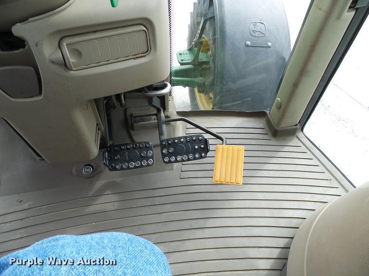 image for item DE5274 2010 John Deere 7230 Premium MFWD tractor