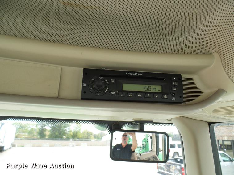 image for item DE5274 2010 John Deere 7230 Premium MFWD tractor