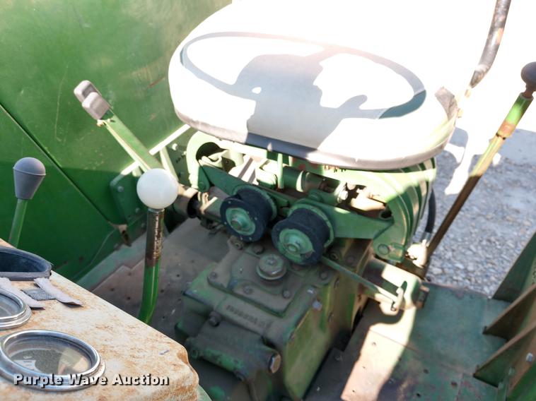 image for item DE6405 Oliver 1600 tractor