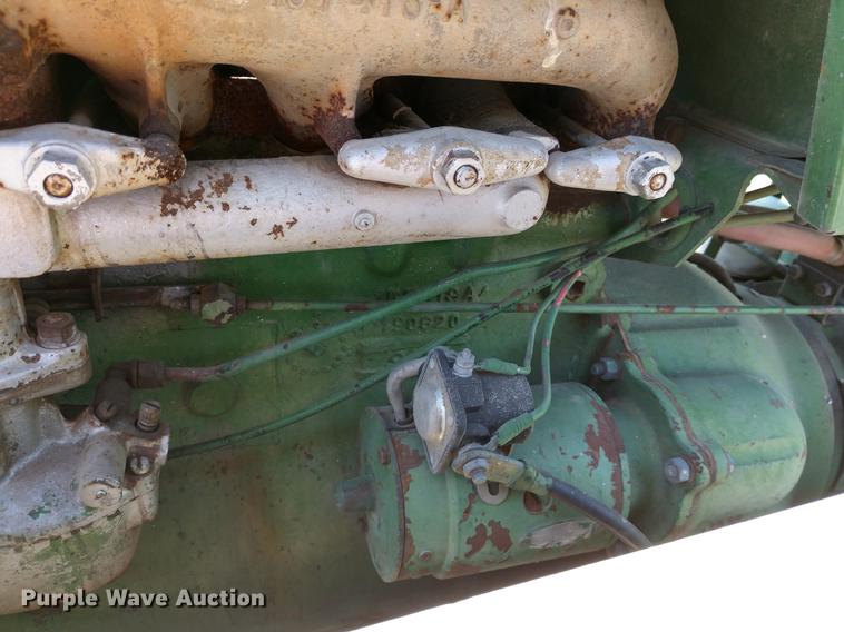 image for item DE6405 Oliver 1600 tractor