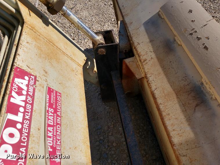 image for item DE6405 Oliver 1600 tractor