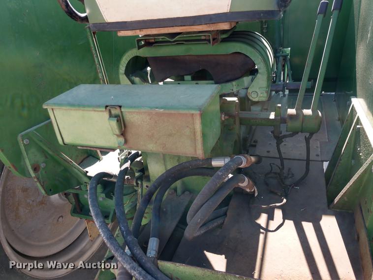 image for item DE6405 Oliver 1600 tractor