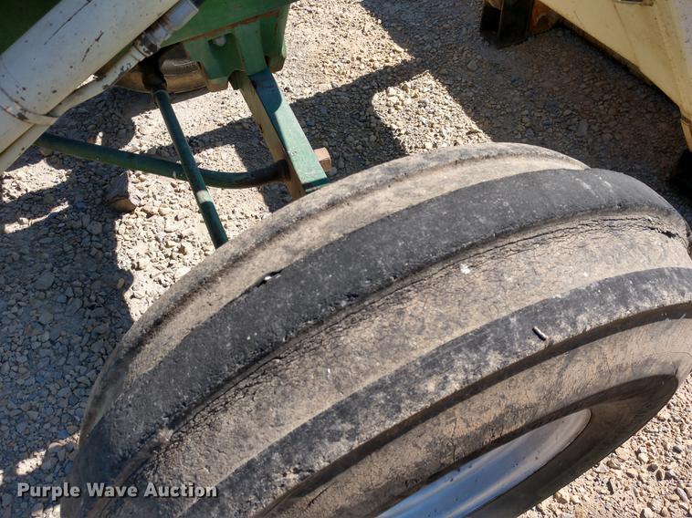 image for item DE6405 Oliver 1600 tractor