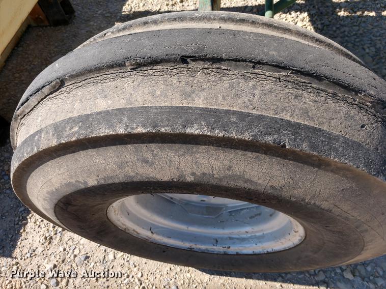 image for item DE6405 Oliver 1600 tractor