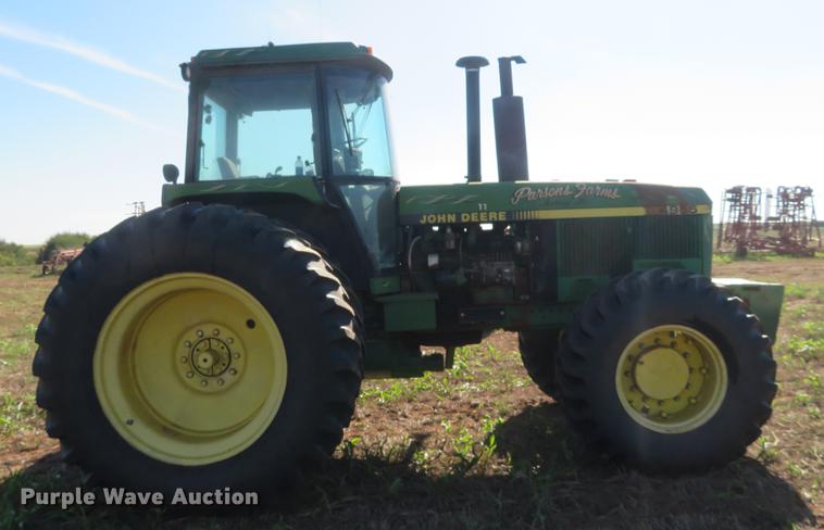 image for item DE6444 1990 John Deere 4955 MFWD tractor