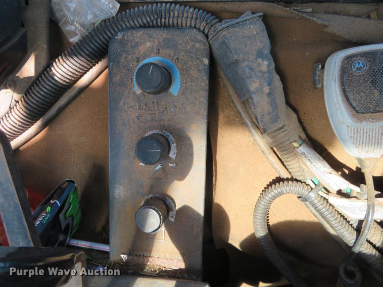 image for item DE6444 1990 John Deere 4955 MFWD tractor