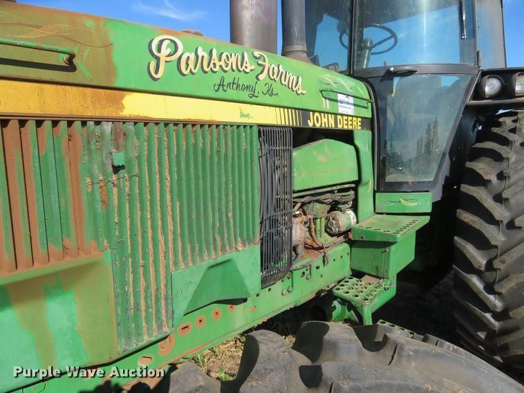 image for item DE6444 1990 John Deere 4955 MFWD tractor