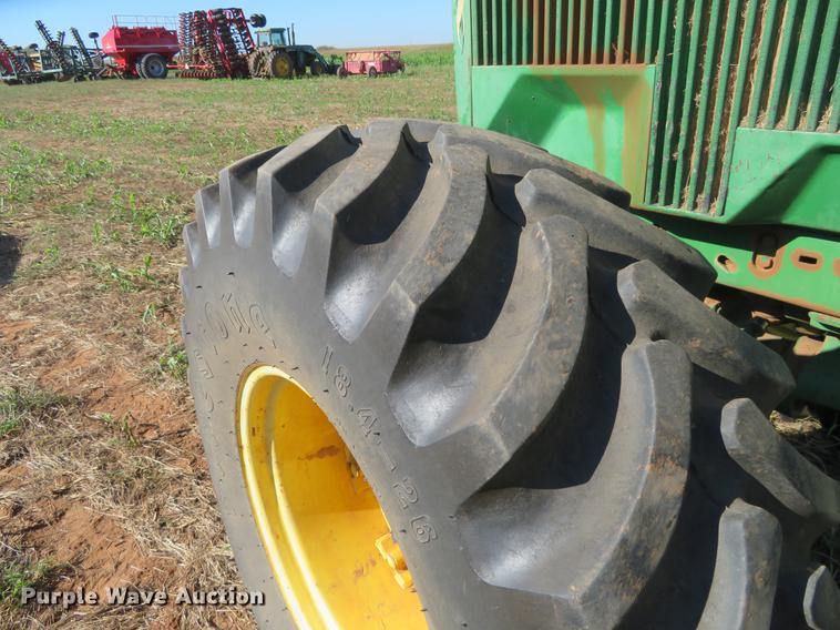 image for item DE6444 1990 John Deere 4955 MFWD tractor