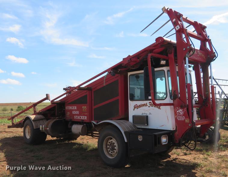 image for item DE6446 Stinger 6500 hay bale stacker