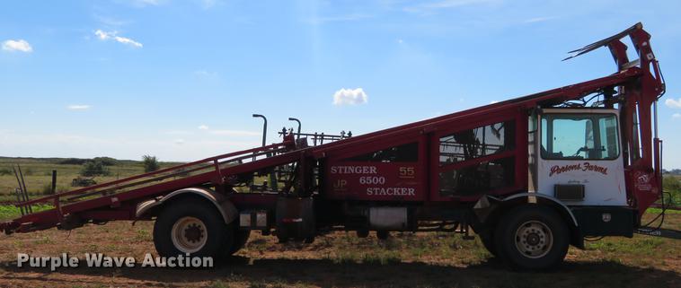 image for item DE6446 Stinger 6500 hay bale stacker