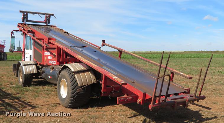 image for item DE6446 Stinger 6500 hay bale stacker