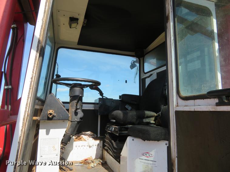 image for item DE6446 Stinger 6500 hay bale stacker