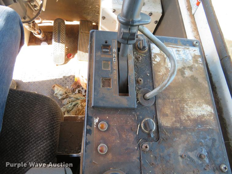 image for item DE6446 Stinger 6500 hay bale stacker