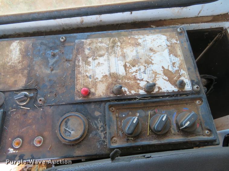 image for item DE6446 Stinger 6500 hay bale stacker