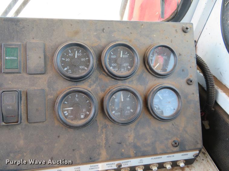 image for item DE6446 Stinger 6500 hay bale stacker