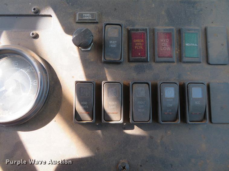 image for item DE6446 Stinger 6500 hay bale stacker