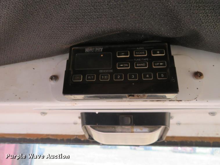 image for item DE6446 Stinger 6500 hay bale stacker