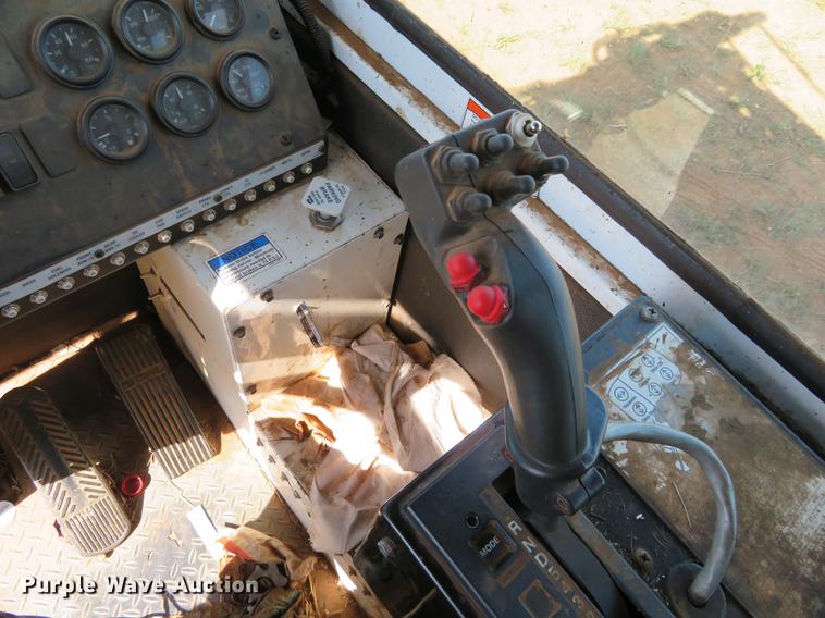 image for item DE6446 Stinger 6500 hay bale stacker