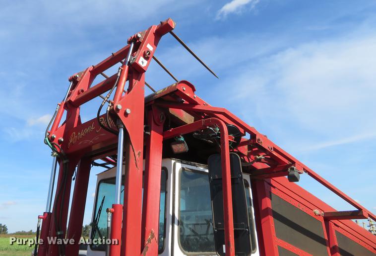 image for item DE6446 Stinger 6500 hay bale stacker