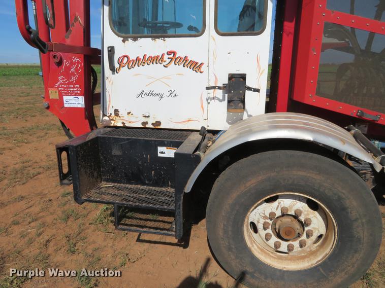 image for item DE6446 Stinger 6500 hay bale stacker