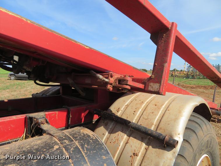 image for item DE6446 Stinger 6500 hay bale stacker