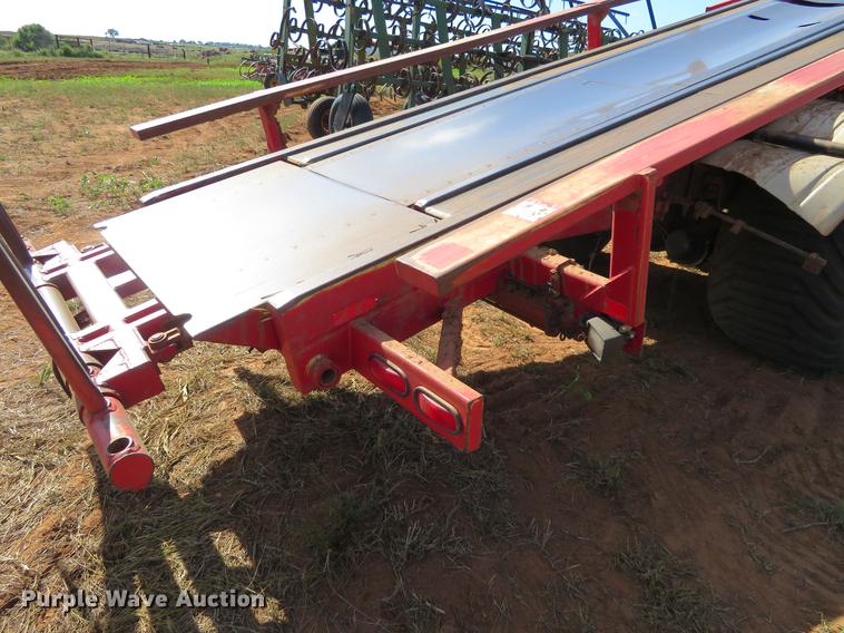 image for item DE6446 Stinger 6500 hay bale stacker