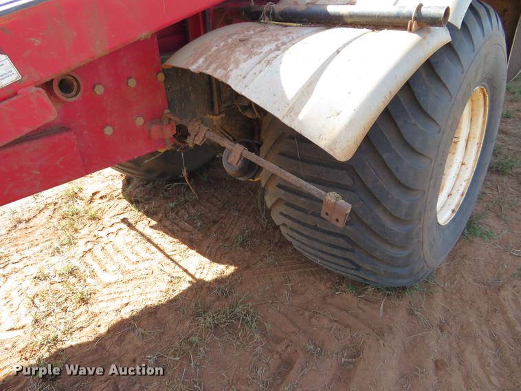 image for item DE6446 Stinger 6500 hay bale stacker