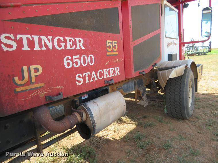 image for item DE6446 Stinger 6500 hay bale stacker