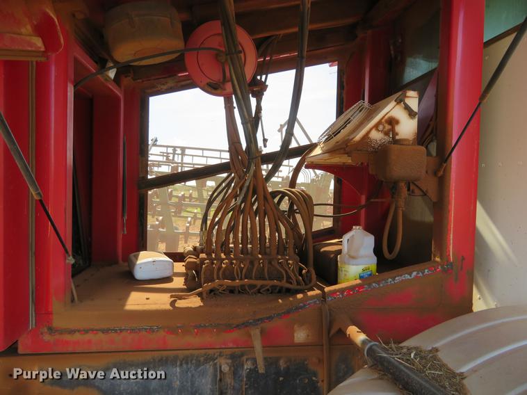 image for item DE6446 Stinger 6500 hay bale stacker