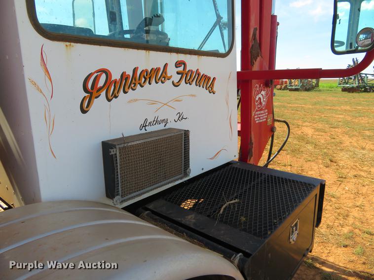 image for item DE6446 Stinger 6500 hay bale stacker