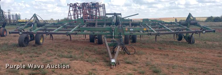 image for item DE6448 John Deere 680 chisel