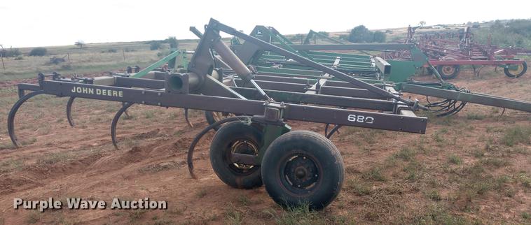 image for item DE6448 John Deere 680 chisel