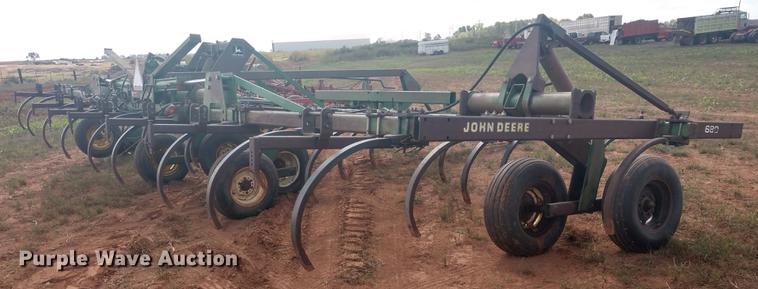 image for item DE6448 John Deere 680 chisel