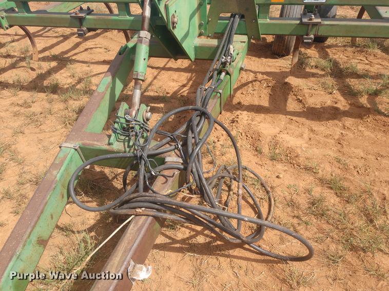 image for item DE6448 John Deere 680 chisel